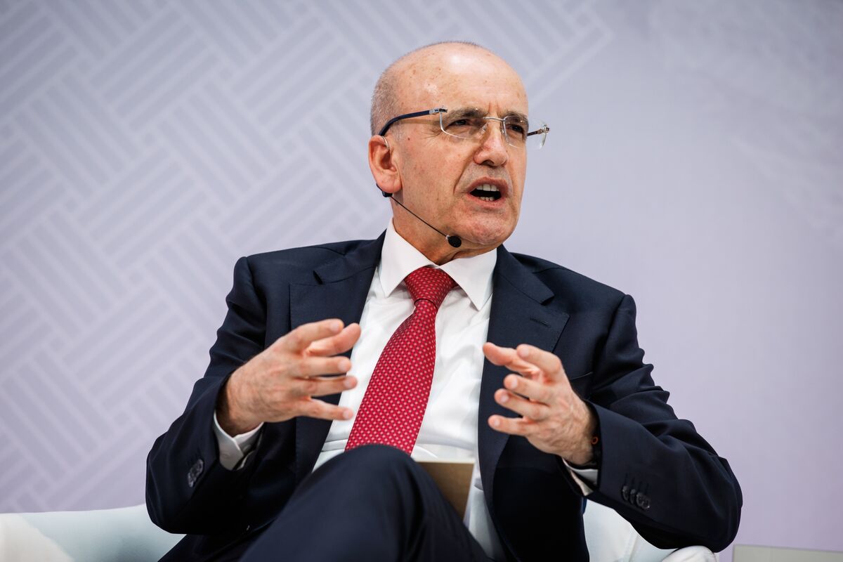 Turkish Economic Officials Face London Investors Amid Soaring Inflation Concerns