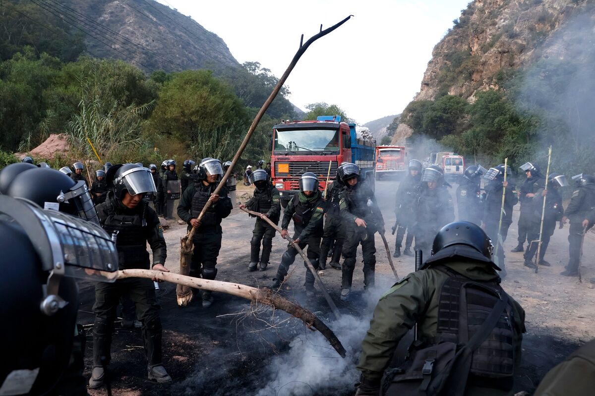 Escalating Protests in Bolivia: Blockades Threaten Critical Supply Lines in La Paz