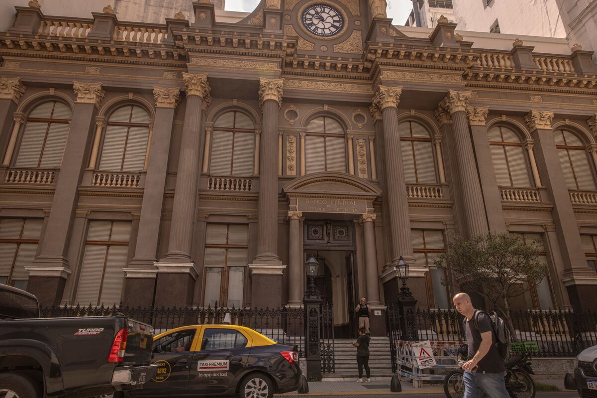 Argentina Seeks Crucial Debt Reprieve by Extending Repo Maturities Ahead of 2027 Elections