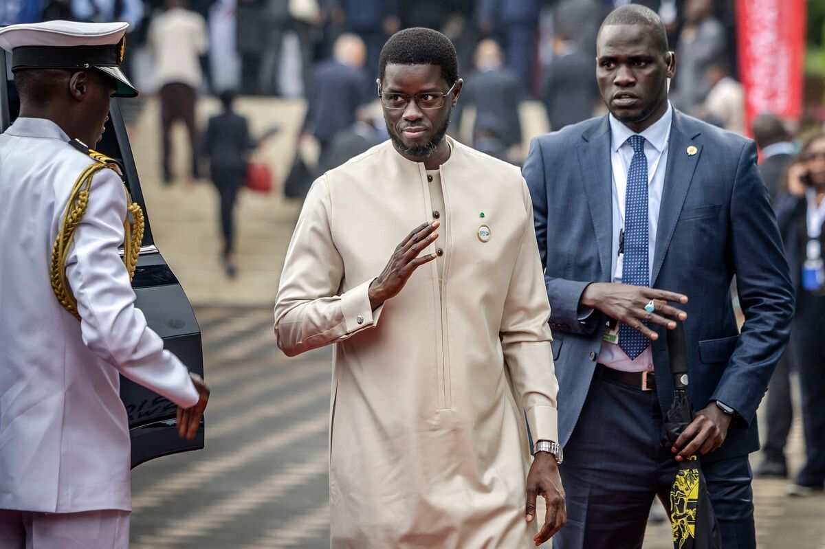Ketegangan Politik Meningkat: Presiden Senegal Bubarkan Kabinet dan Pecat Perdana Menteri Ousmane Sonko